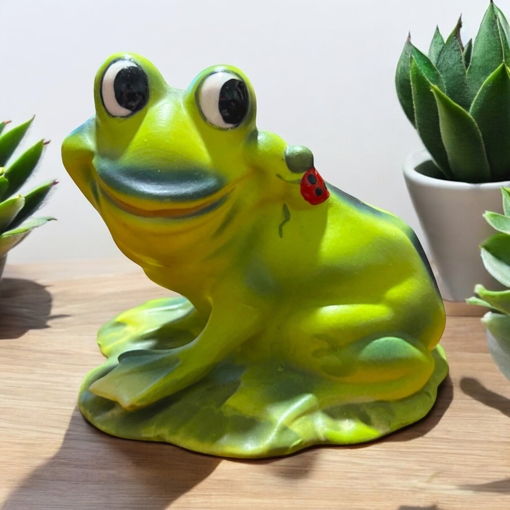 VTG Josef Original Ceramic Green Frog Figurine w/ Ladybug Sitting on a Lilly Pad